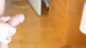 Twink Shoots Creamy Cum with Buttplug