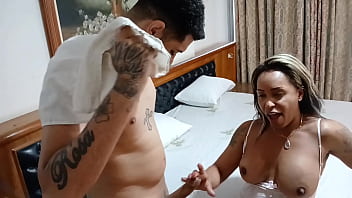 madrasta n&atilde_o resisti e faz sexo com enteado Veja v&iacute_deo completo no sheer e red
