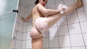 I wanna take shower with hot booty girl!