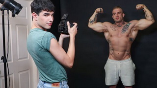 Cute Boy Seduce Athletic Man With Huge Muscles