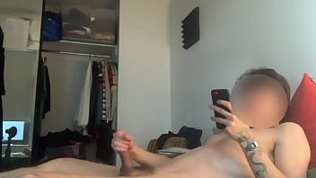 Sexy Aussie Boy Cum&#039_s All Over His Chest!