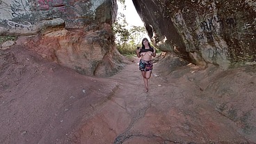 Dogging na Praia: Minha Hotwife Se Masturba e Mija na Frente do Mar!