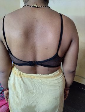 Desi Indian Saira Aunty Bathing, Indian Women Bath, Housewife Bathing and Washing Her Tight Pussy with Soap