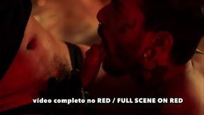 Sexo em Festa - chupando e dando para v&aacute_rios - V&Iacute_DEO Completo No RED