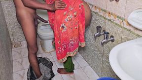 Indyjska Desi Bhabhi ne apne pussy ras pilayi