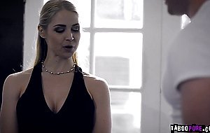 Zacs big bulk cock fucked Sarahs hungry pussy