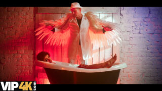 Klip tegar si rambut coklat Latina Lola Bahaya diserang oleh George Uhl