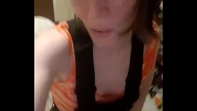 Petite danse caliente en militaire orange mes coquins Merci d'_&ecirc_tre si ...