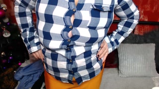 Your gf is so flat I pop her shirts!