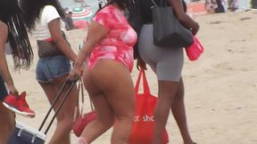Black plumper is gonna spend sunday on the beach