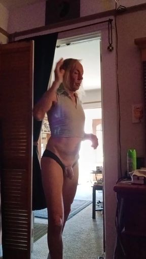 Mature CD Janis Wylde showing off her goods