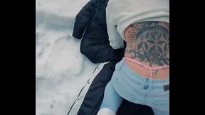 Littleangel84 - Cul rempli de sperme dans la neige au Mont Blanc !