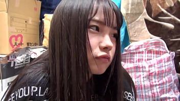 抱きしめると壊れる位の華奢で小さい女の子とラブラブなSEX