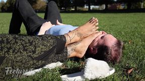 I love humiliating you by resting my sweaty bare feet on your face for all to see