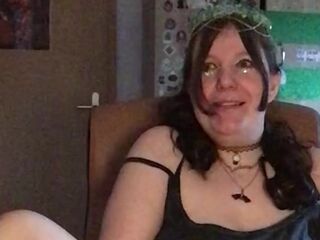 Nymeria Malfoy playing herself with golden snitch, Slytherin cosplay