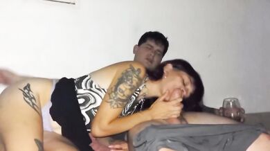 Mi hermanastra se calentó y me la quiso chupar