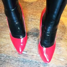 Alice Latexy models in stilettos and black and red latex (aka Latexdesires)