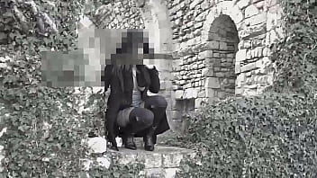 Carla-c Born to touch the feelingsBalade coquine dnas les ruines