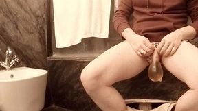 guy peeing in a condom in the bathroom... fail! (piss spills everywhere when he takes it off :p)