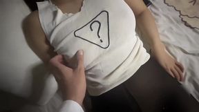 你的美乳女友穿上开档黑丝被插入了