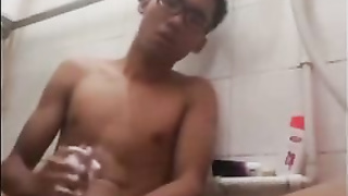 thai boy JO in shower on cam (2'15'') 5