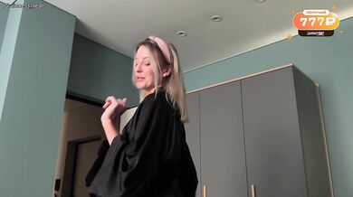 I Wanted My Stepmom To Appreciate My Cock, and she Gave Me My First Sexual Experience