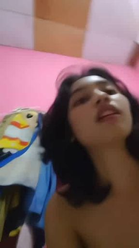 Cewe cantik suka colmek sampe becek