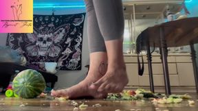Size 16 Barefoot Fruit Crush Giantess Destruction