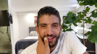 POV fatto in casa di gay amatoriali con grossi cazzi che succhiano e si scopano i culi senza preservativo