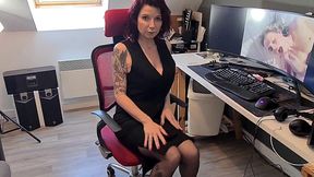 voici votre video du dimanche en secretaire bien salope qui se mate des films ...