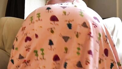 Round ass sissy is flashing his hole in front of the cam