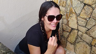 Novinha linda mamando o amiguinho de escola durante o intervalo para o recreio em escola na cidade de Campinas SP