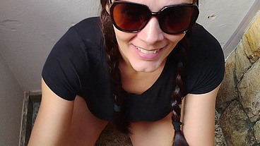 Novinha linda mamando o amiguinho de escola durante o intervalo para o recreio em escola na cidade de Campinas SP