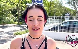 Leila, 18ans, se gode avant de se faire baiser