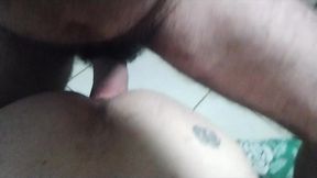 o puto veio de longe para levar rola. ele se entregou para mim gostoso.