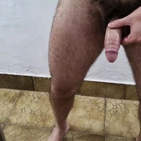 He came on his feet, on the floor, naked, naughty and hairy! Crazy Bear Handjob!