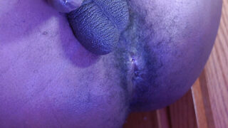 Gay amatoriali tatuati e non tagliati vengono dominati da un papà nero e peloso con la BBC