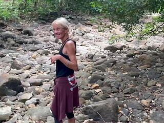 THAT BABE LOST IN THE FOREST - IF U ASSIST ME, I'LL SUCK YOUR WANG AND U CUM IN MY THROAT