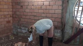 cowgirl tiffany montavani ama ser fodida pelo pauzudo do dodo pitbull na cocheira dos cavalos peladinha dando ate o cu rosado e gozando na boca dela