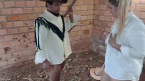 cowgirl tiffany montavani ama ser fodida pelo pauzudo do dodo pitbull na cocheira dos cavalos peladinha dando ate o cu rosado e gozando na boca dela