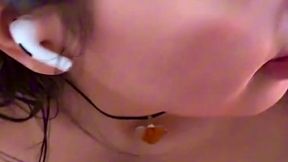 mi novia me dijo que le quitara la virginidad anal en directo