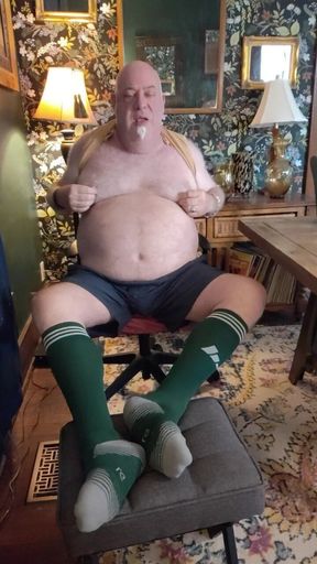 Beardaddychub Makes a Fan Shoot His Load!