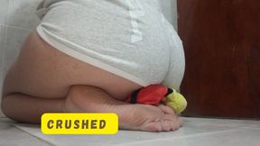 Lola and her butt do it again