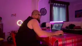 Hot MILF masturbates on the table with a vibe and gets fingered