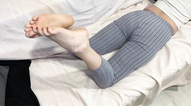 Worship my LOnG Legs And Bare Feet