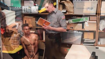 Little ebony Thief Enjoys Rapid and Deep Screwing fr