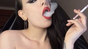Latex Mistress: smoke, obey, punish