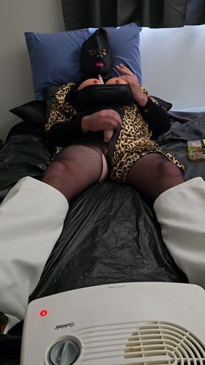 Smoking hot crossdresser wank and cum