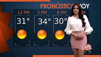 Estefan&iacute_a caballero, buen&iacute_sima en mini falda rosa ajustada