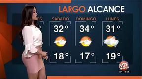 Estefan&iacute_a caballero, buen&iacute_sima en mini falda rosa ajustada